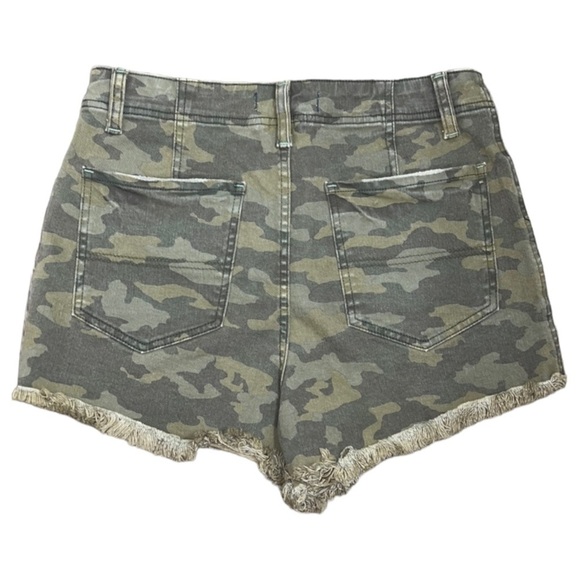 NWT FREE PEOPLE ARMY CAMO SHORTS  SZ 27CRVY BUTTON FLY HIGH WAISTED RAW HEM - Picture 3 of 15